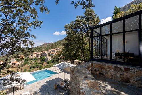 King Suite with Pool View
