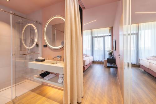 Deluxe Double or Twin Room with Mountain View