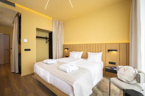 Deluxe Double or Twin Room with Mountain View