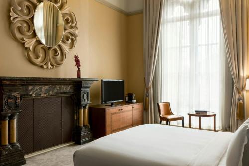 Chambers Junior Suite with One King Bed