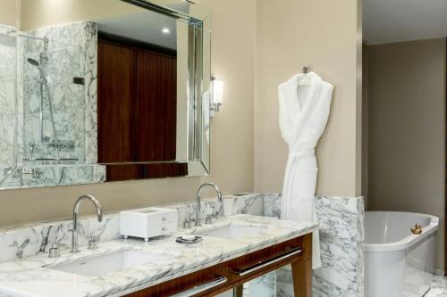 Grand Junior Suite with One King Bed