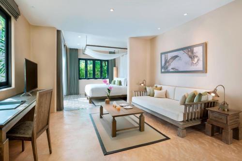 King Room with Sofa Bed