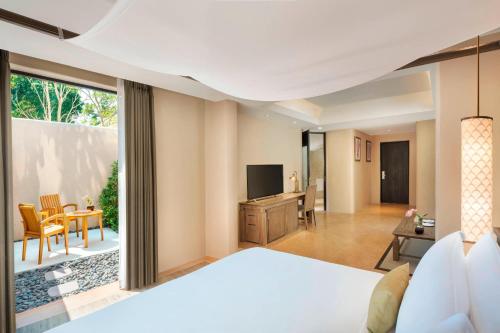 Grand Deluxe, Guest room, 1 King, Sofa bed