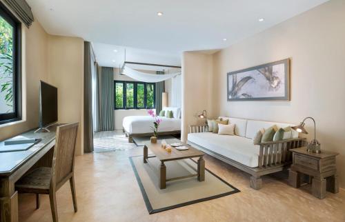 Grand Deluxe, Guest room, 1 King, Sofa bed