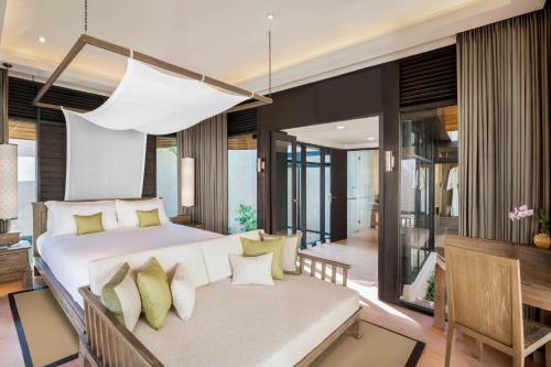 Large King Room with Sofa Bed and Terrace
