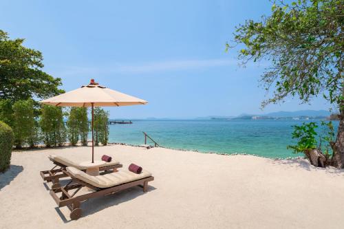 One-Bedroom Beachfront Villa with Sofa Bed