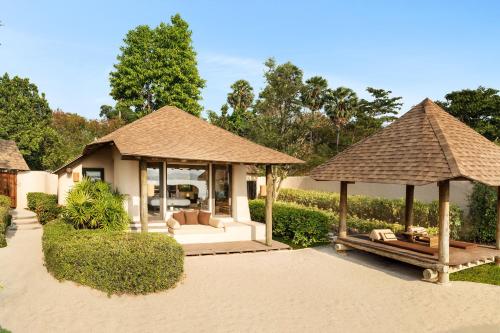 One-Bedroom Beachfront Villa with Sofa Bed