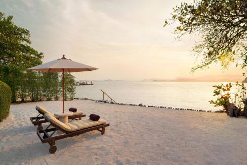 One-Bedroom Beachfront Villa with Sofa Bed