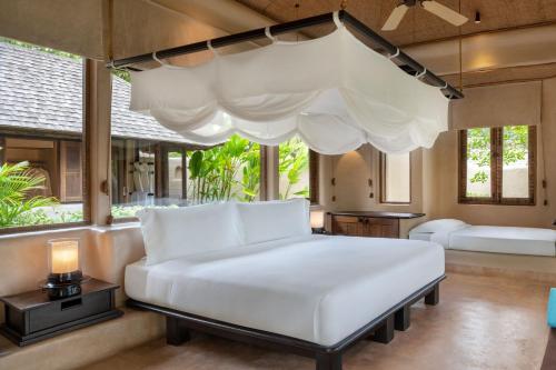 One-Bedroom Beachfront Villa with Sofa Bed and Private Pool