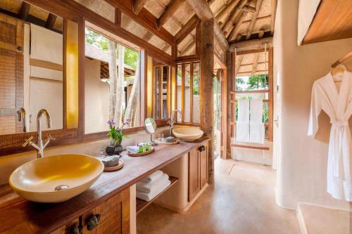 One-Bedroom Beachfront Villa with Sofa Bed and Private Pool