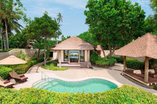 One-Bedroom Beachfront Villa with Sofa Bed and Private Pool