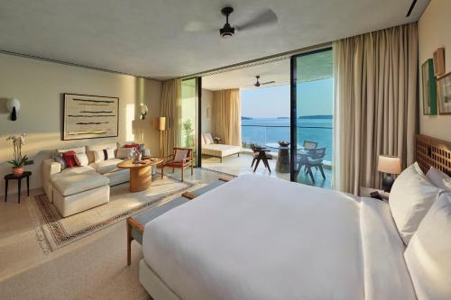 Bay View Junior Suite Accessible King or Twin