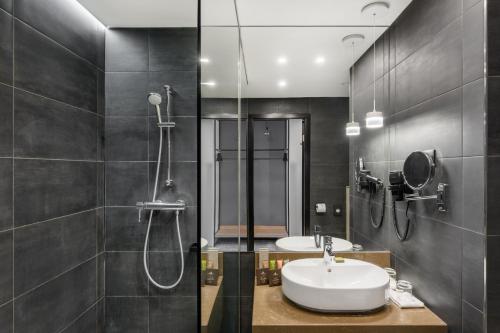 Deluxe Double or Twin Room with Balcony