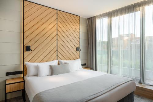 Deluxe Suite with Spa Bath