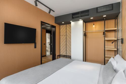 Deluxe Suite with Spa Bath