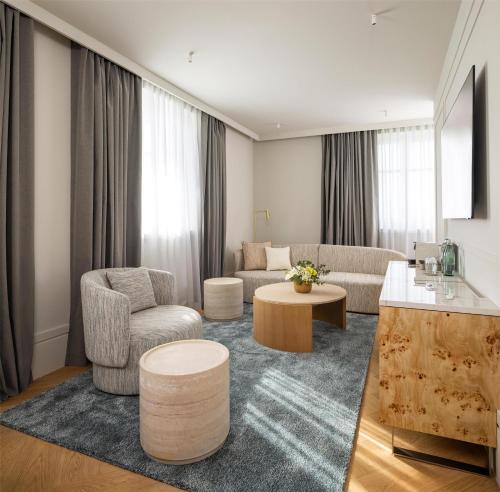 Suite with Corner View