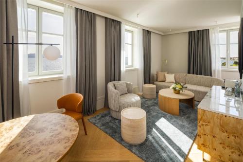 Suite with Corner View