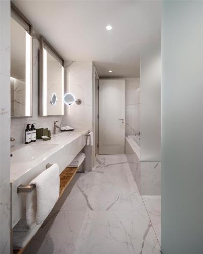 Suite with Corner View