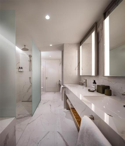 Suite with Corner View