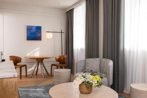 Suite with Corner View