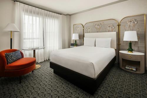 Queen Room with Roll-in Shower - Mobility and Hearing Accessible