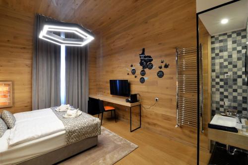 Deluxe Double or Twin Room