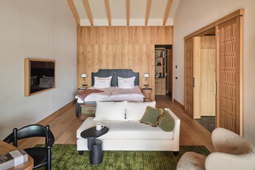 Suite with Lake View