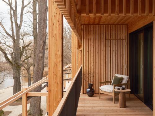 Suite with Lake View