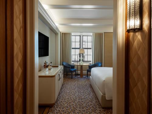 Deluxe King Accessible Room