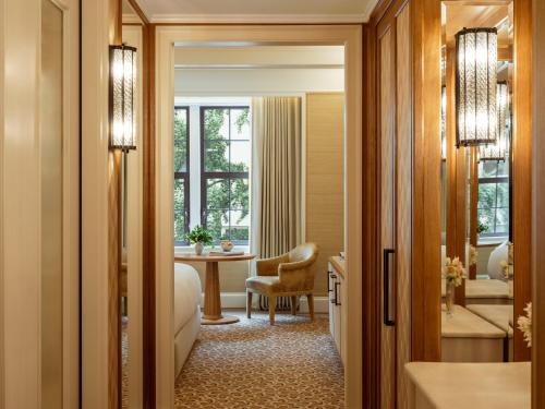 Grand Deluxe King Room
