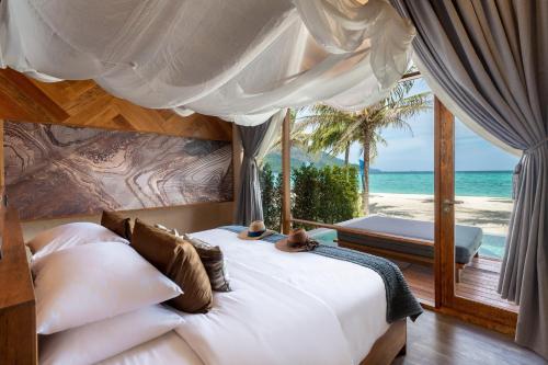Sand Beachfront Pool Villa