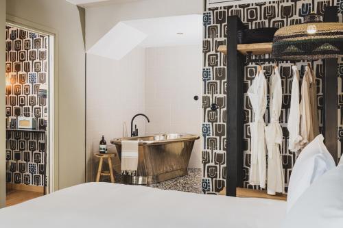 Atelier Suite - Partial Ocean View
