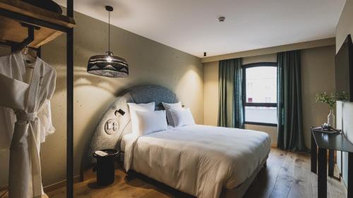 Atelier Suite - Partial Ocean View