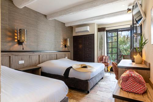 Cavalière Triple Room
