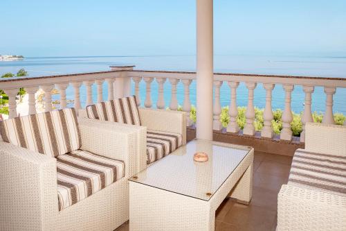 One-Bedroom Suite with Terrace and Sea View