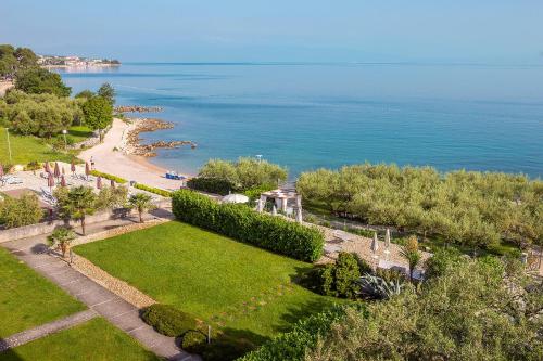 One-Bedroom Suite with Terrace and Sea View