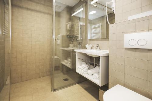 Two Connecting Double Rooms with Sea View