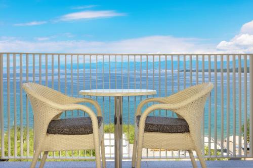 Two Connecting Double Rooms with Sea View