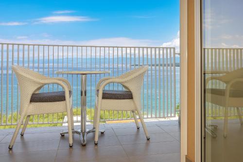 Two Connecting Double Rooms with Sea View