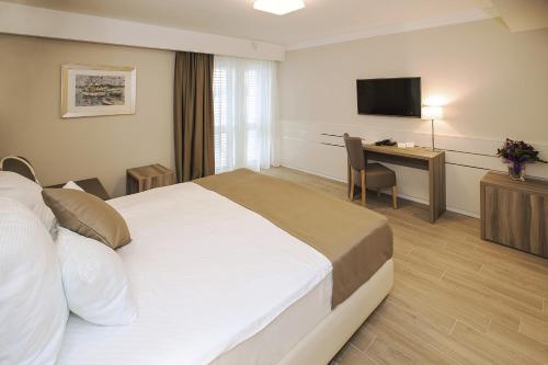 Superior Double  Room with Balcony and Sea View