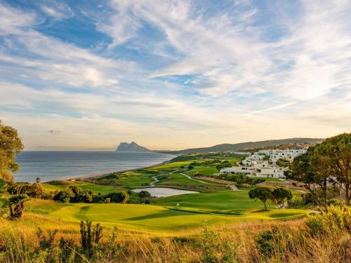 FAIRMONT GOLF VIEW King - 56sm, sofa, large outdoor terrace, direct view of Links course