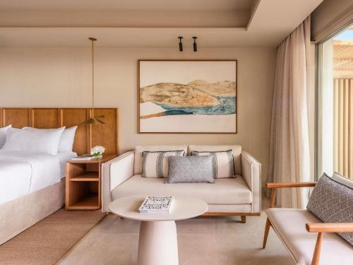DELUXE SEA VIEW King - 56sm, sofa, large outdoor terrace, coffee and tea facilities