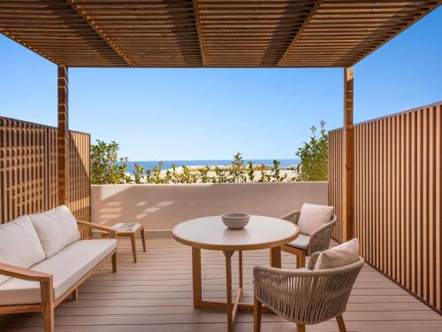 FAIRMONT POOL VIEW 2 Queen - 56sm, ideal for families, closer to the pool, sofa, large terrace