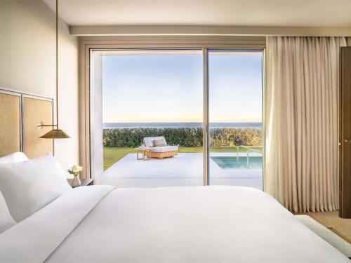 3 BEDROOM SEA VIEW SUITE 2 King 1 Queen with Pool - 370sm, full kitchen, living room