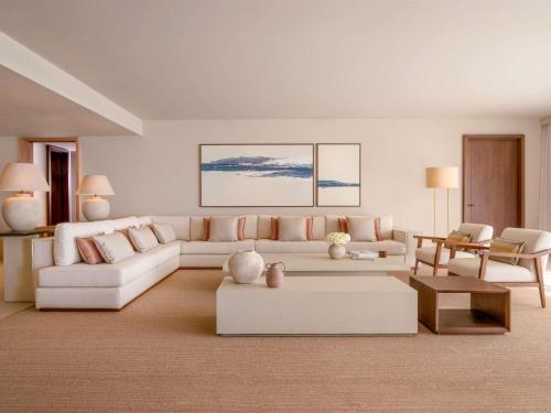 3 BEDROOM SEA VIEW SUITE 2 King 1 Queen with Pool - 370sm, full kitchen, living room