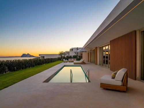 3 BEDROOM SEA VIEW SUITE 2 King 1 Queen with Pool - 370sm, full kitchen, living room