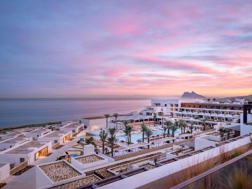 3 BEDROOM SEA FRONT SUITE 2 King 1 Queen with Pool - 370sm, full kitchen, living room