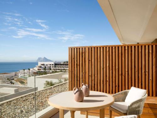 3 BEDROOM SEA FRONT SUITE 2 King 1 Queen with Pool - 370sm, full kitchen, living room