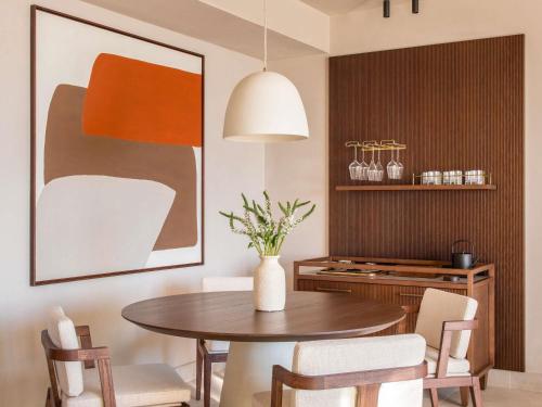 SEA VIEW 1 BEDROOM SUITE King - 83sm, living room, separate bedroom, outdoor terrace