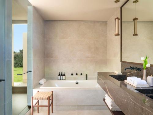 SIGNATURE SEA VIEW STUDIO SUITE 1 King with Pool - 130sm, large outdoor area, large pool